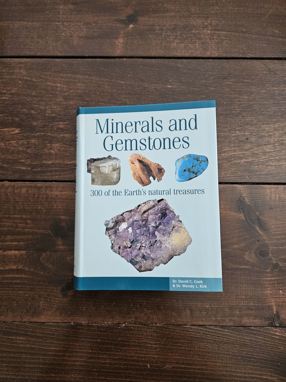Minerals and Gemstones: 300 of The Earth's Natural Treasures by David Cook & Wen